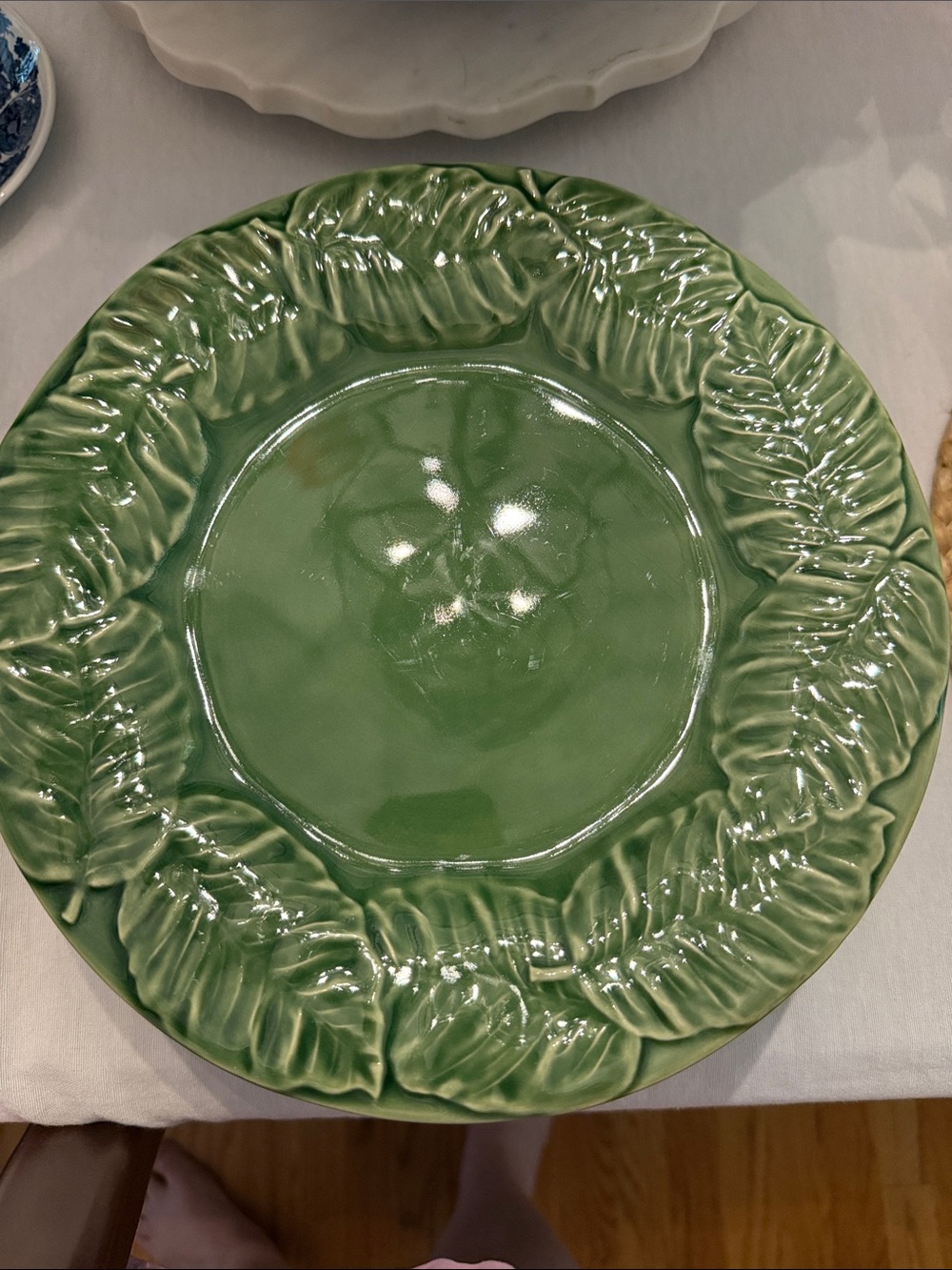 Bordallo Pinheiro Green Leaf-Edge Ceramic dinner plate